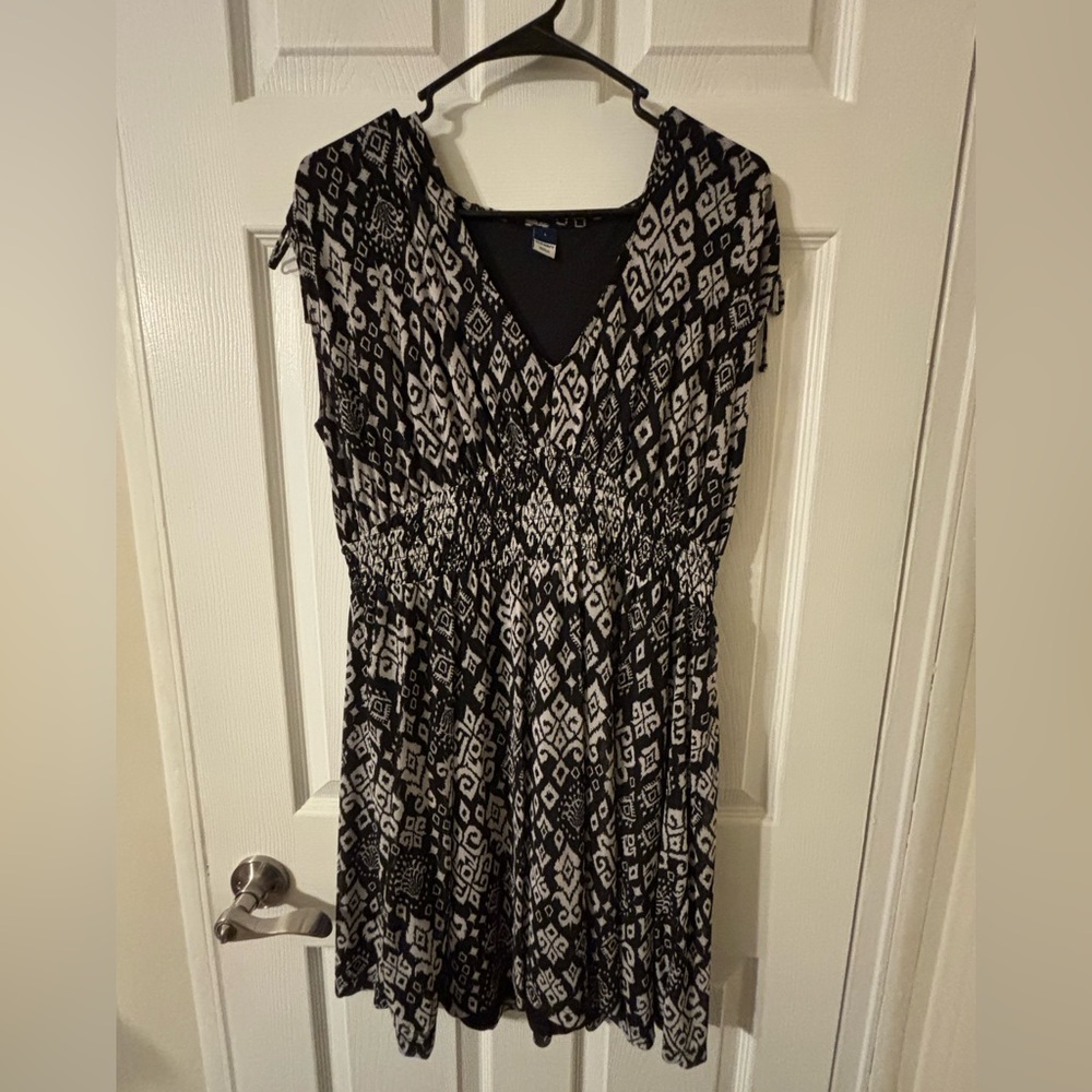 Old Navy Black and White Geometric Maxi Dress